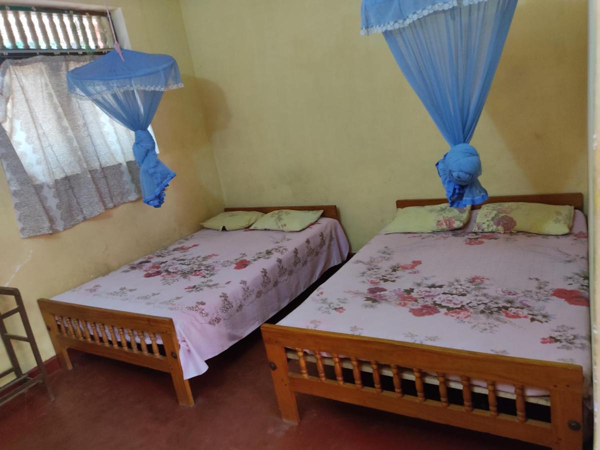 Isuruma Rest Катарагама Стая снимка